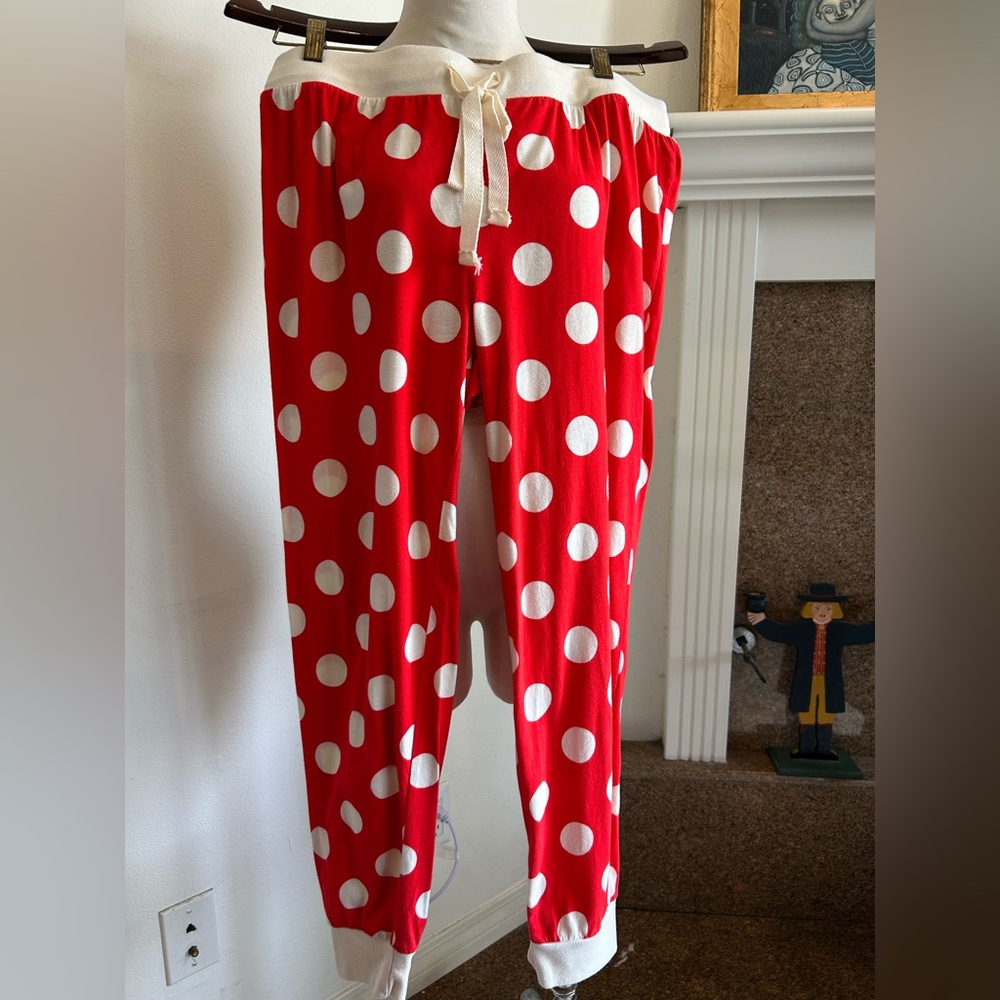 DISNEY Size Large Red & White Polka Dot Pajamas/Sweats/Loungewear, Size L